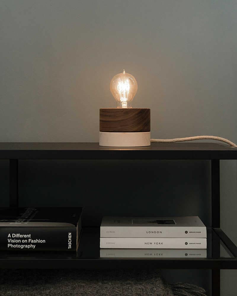 Tischlampe Walnussholz und Zirbenholz von ALMUT von Wildheim