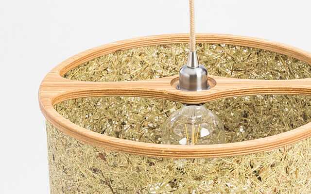 Designlinie 2610 Leuchten aus Eichenholz und Heu von ALMUT von Wildheim