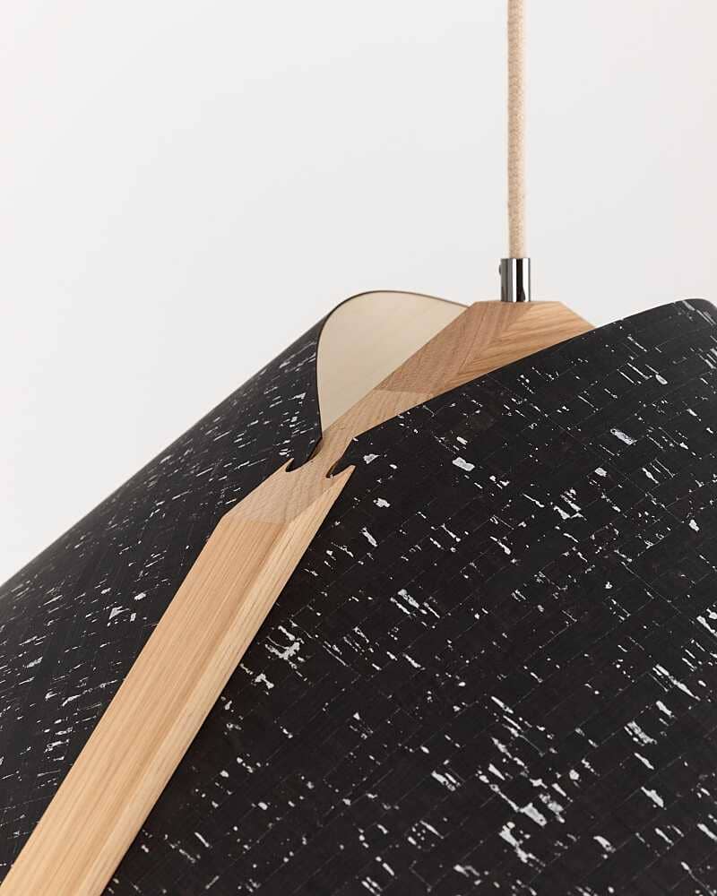 Hängelampe 1411 Lampenschirm konisch aus Holz und Kork Detail von ALMUT von Wildheim