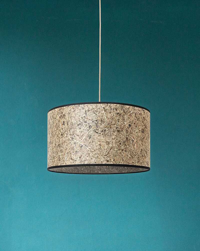 Minimalistische Hängeleuchte 0000 aus Heu zylindrisch Haengelampe von ALMUT von Wildheim