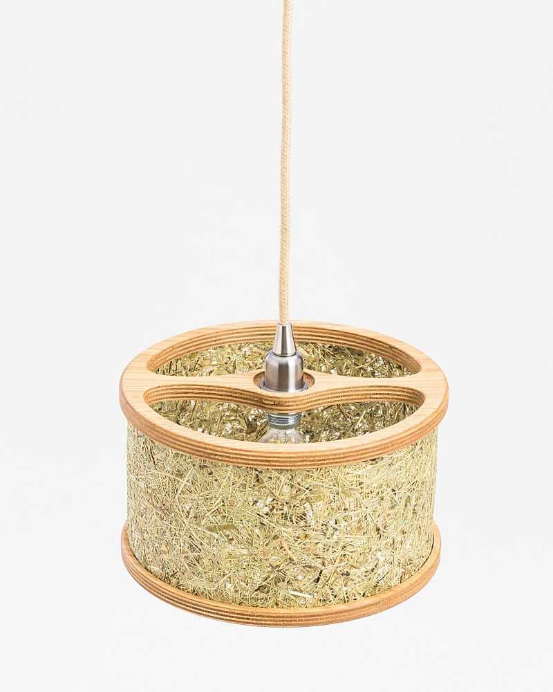 Hängeleuchte aus Holz und Heu 2610 hangemachte Leuchte aus Naturmaterialien von ALMUT von Wilhdeim
