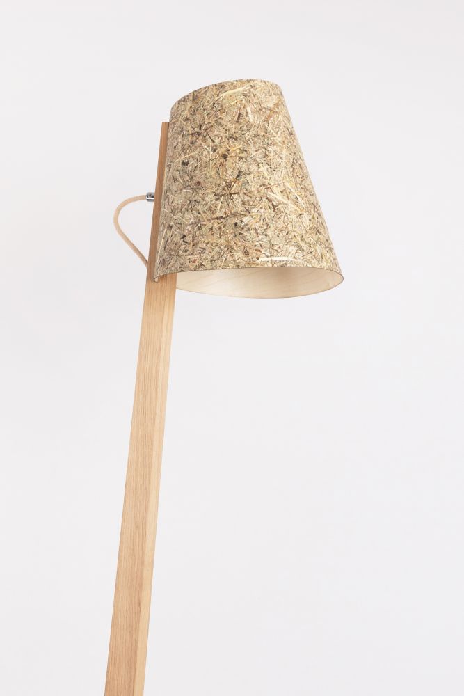 Stehlampe 1411 aus Eiche Lampenschirm konisch Heu von ALMUT von Wildheim