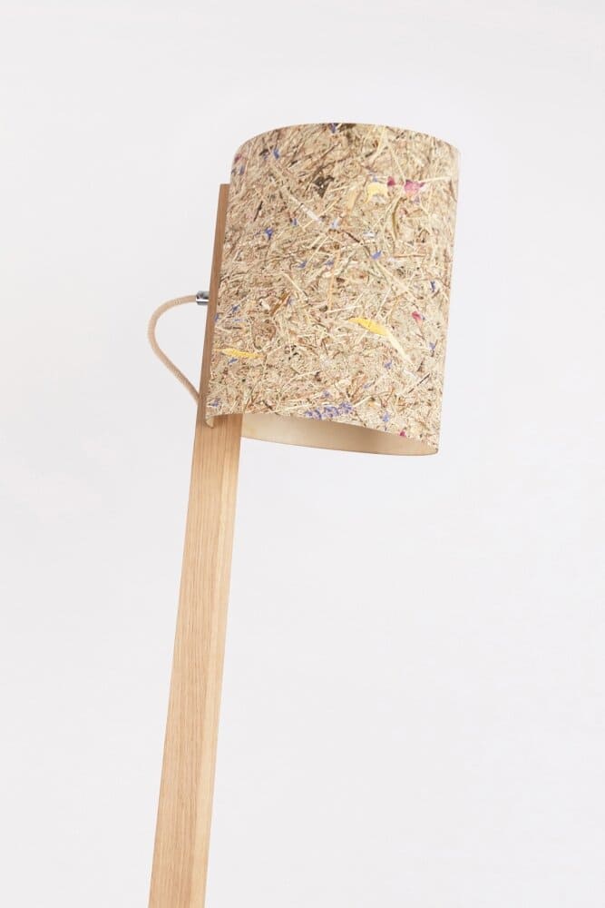 Stehlampe aus Eichenholz Lampenschirm zylindrisch aus Holz und Almwiese ALMUT von Wildhei 1411 m