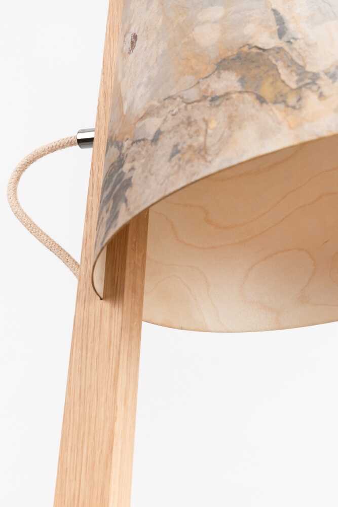Stehleuchte 1411 aus Holz Lampenschirm aus Holz und Stein Detail von ALMUT von Wildheim (1)