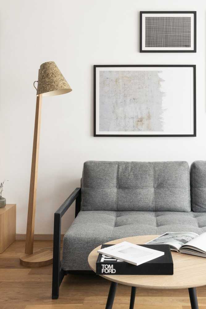 Stehleuchte 1411 aus Holz und Ananasfasern Lampenschirm geschwungen von ALMUT von Wildheim