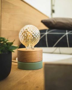 Tischlampe 0239 Eiche Wasabigruen Holzlampe von ALMUT von Wildheim