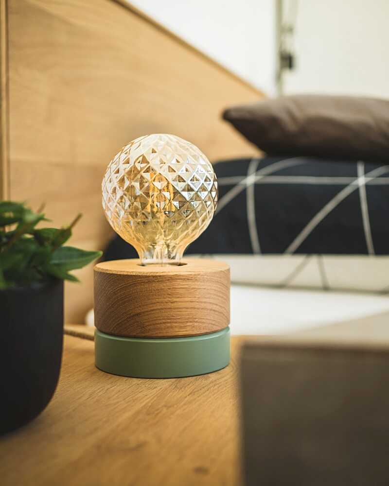 Tischlampe 0239 Eiche Wasabigruen Holzlampe von ALMUT von Wildheim