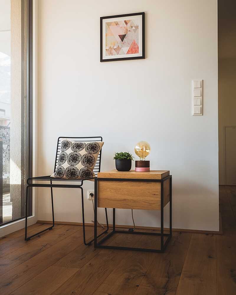 Tischlampe 0239 aus Walnuss Holz in rosa von ALMUT von Wildheim