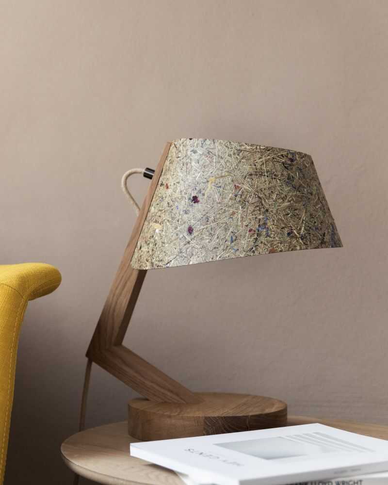 Tischlampe 1411 aus Eiche Lampenschirm aus Heu und Blumen geschwungen ALMUT von Wildheim