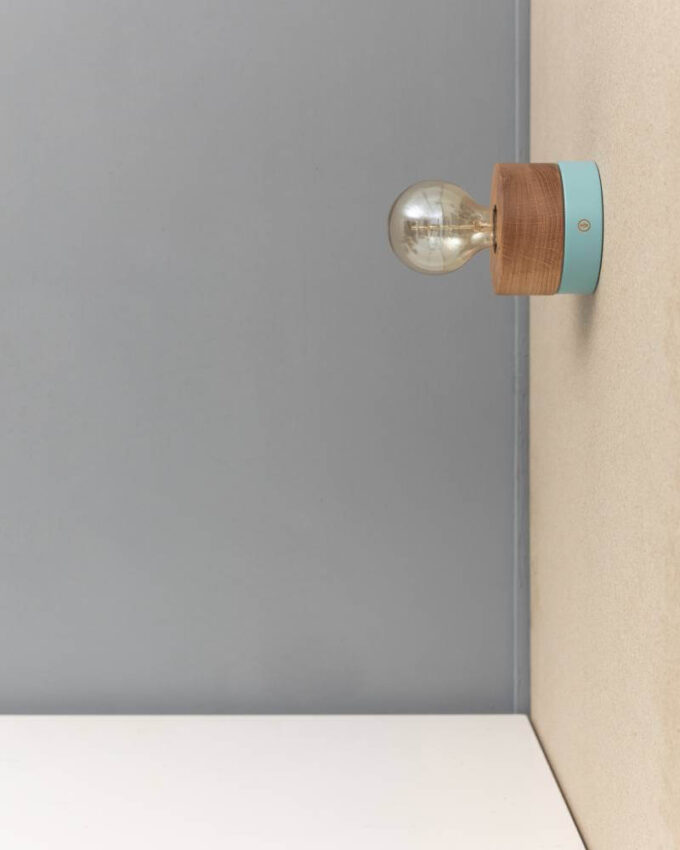 Wandlampe aus Eichenholz 0239 Pastellblau von ALMUT von Wildheim