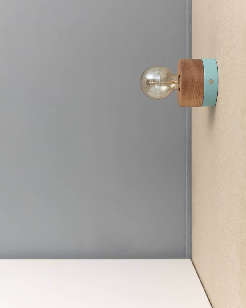 Wandlampe aus Eichenholz 0239 Pastellblau von ALMUT von Wildheim