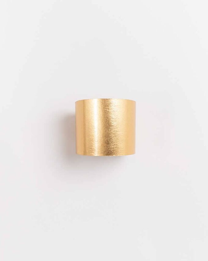 Wandleuchte 1411 aus Eiche und Ananasfasern zylindrisch frontal von ALMUT von Wildheim