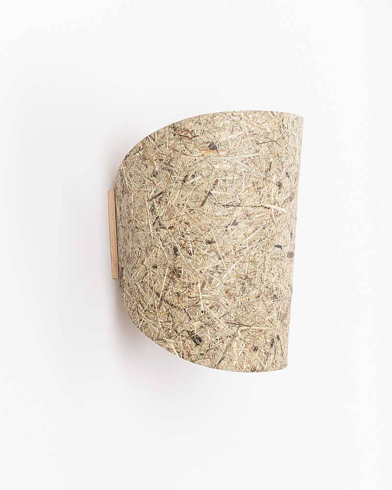 Wandleuchte 1411 aus Eiche und Heu geschwungen Seitenansicht von ALMUT von Wildheim