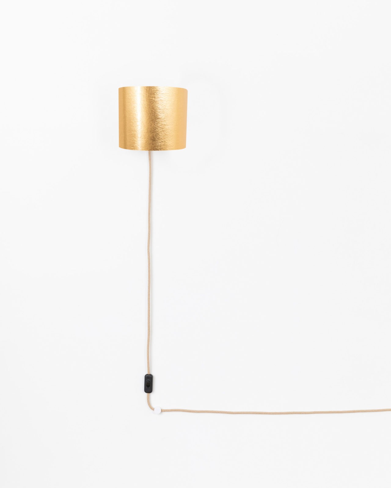 Wandleuchte mit Kabel und Stecker 1411 zylindrisch Anansfasern frontal von ALMUT von Wildheim