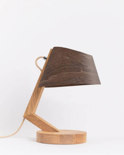 Tischlampe aus Holz Eiche Walnuss geschwungen ALMUT von Wildheim Tischlampe aus Holz Eiche Walnuss geschwungen ALMUT von Wildheim