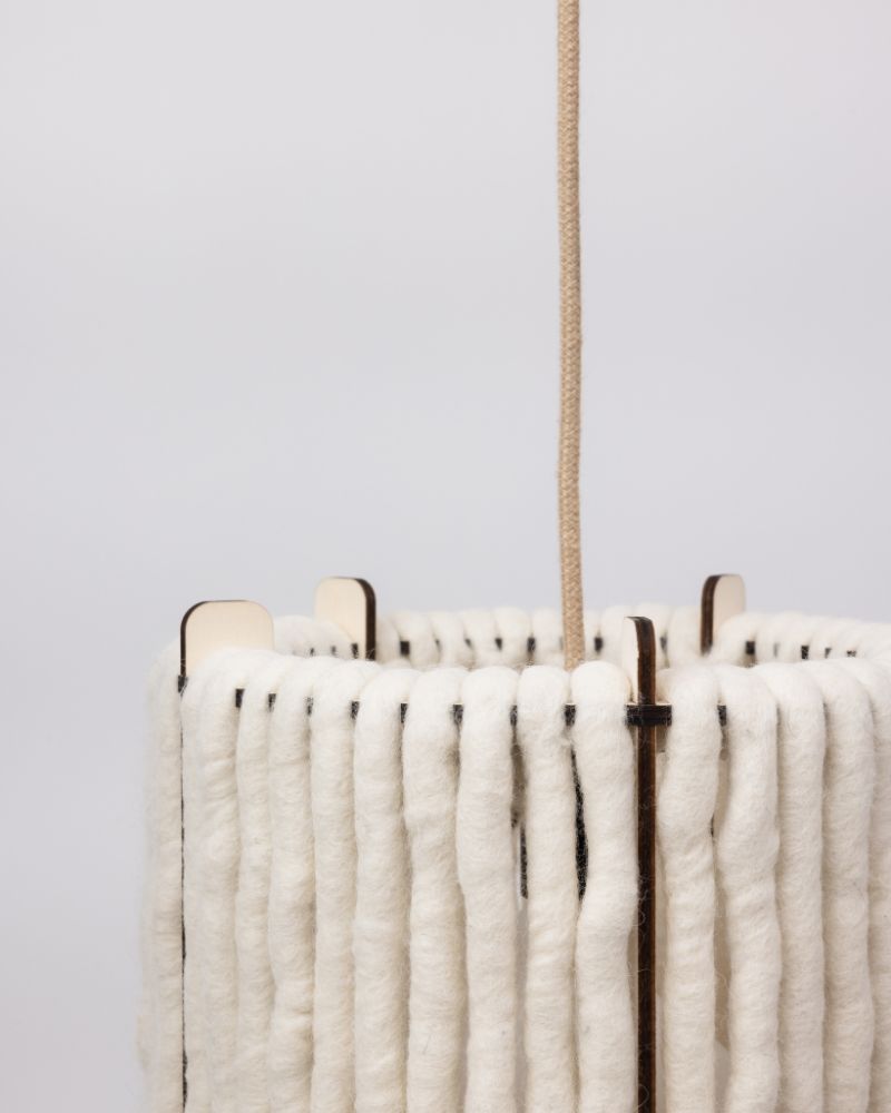 Lampen aus Wolle ALMUT_6020_Pendelleuchte_Wolle_Zylinder_Detail