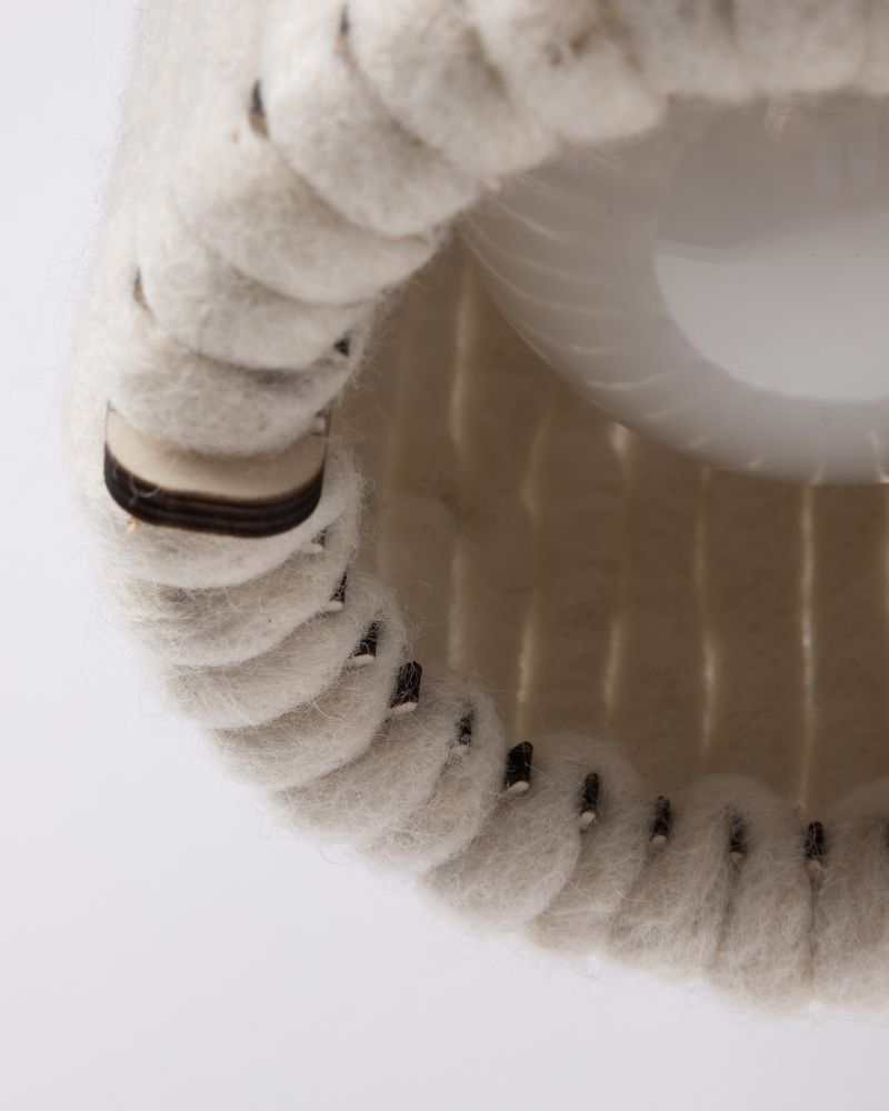 Lampen aus Wolle ALMUT_6020_Pendelleuchte_Zylinder_Detail