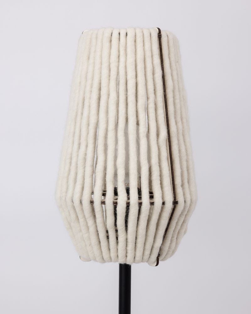 Lampen aus Wolle ALMUT_6020_Stehlampe_Wolle_Konus_Detail