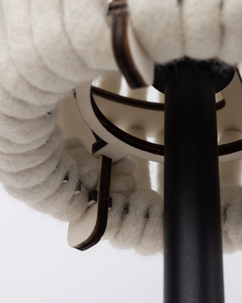 Lampen aus Wolle ALMUT_6020_Stehlampe_Wolle_Konus_Detail2