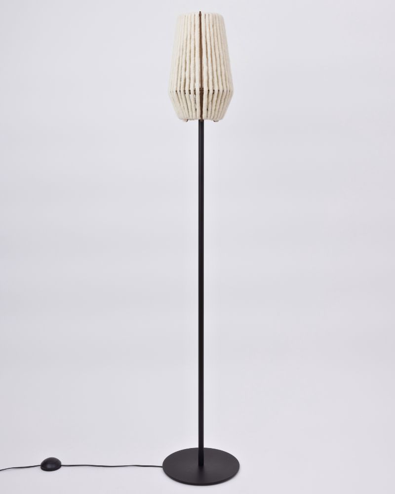 Lampen aus Wolle ALMUT_6020_Stehleuchte_Wolle_Konus