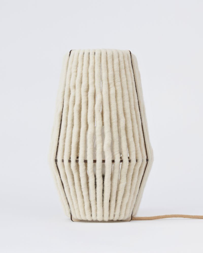 Lampen aus Wolle ALMUT_6020_Tischlampe_Wolle_Konus_gross