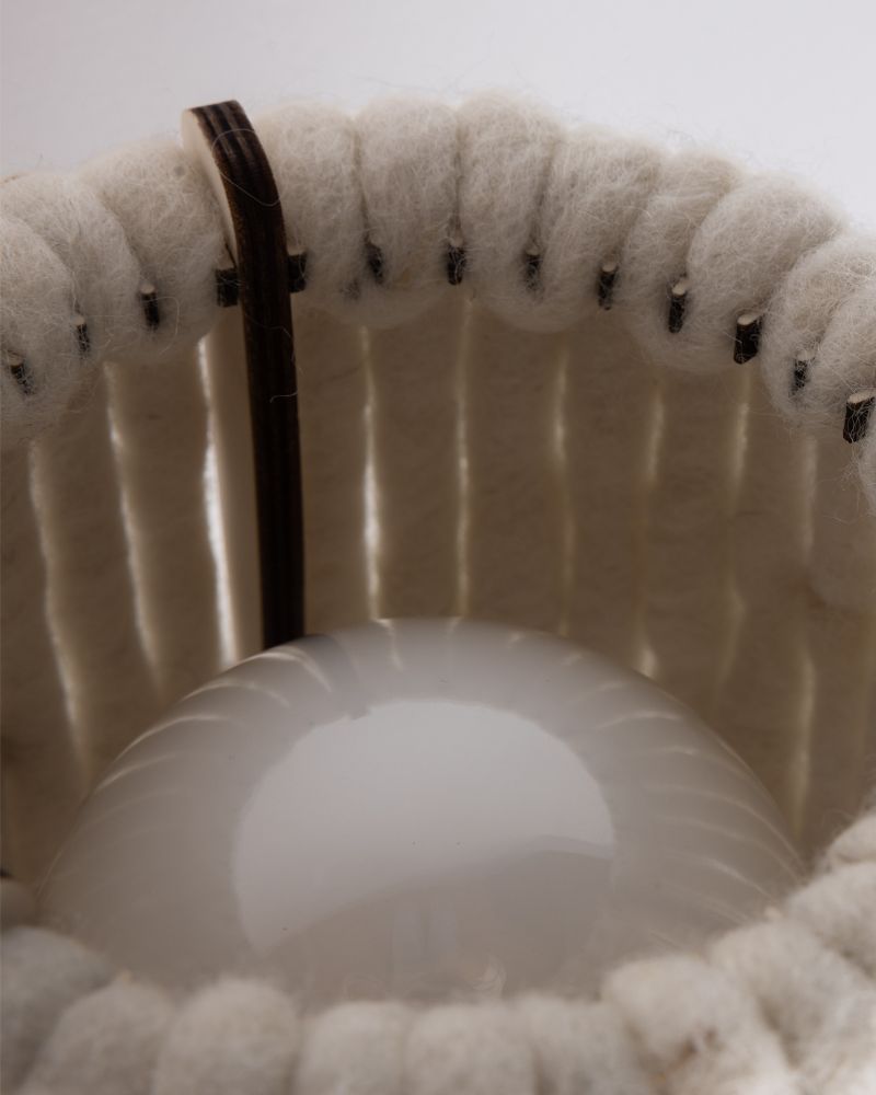Lampen aus Wolle ALMUT_6020_Tischleuchte_Wolle_Detail