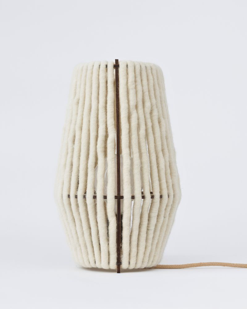 Lampen aus Wolle ALMUT_6020_Tischleuchte_Wolle_Konus_gross