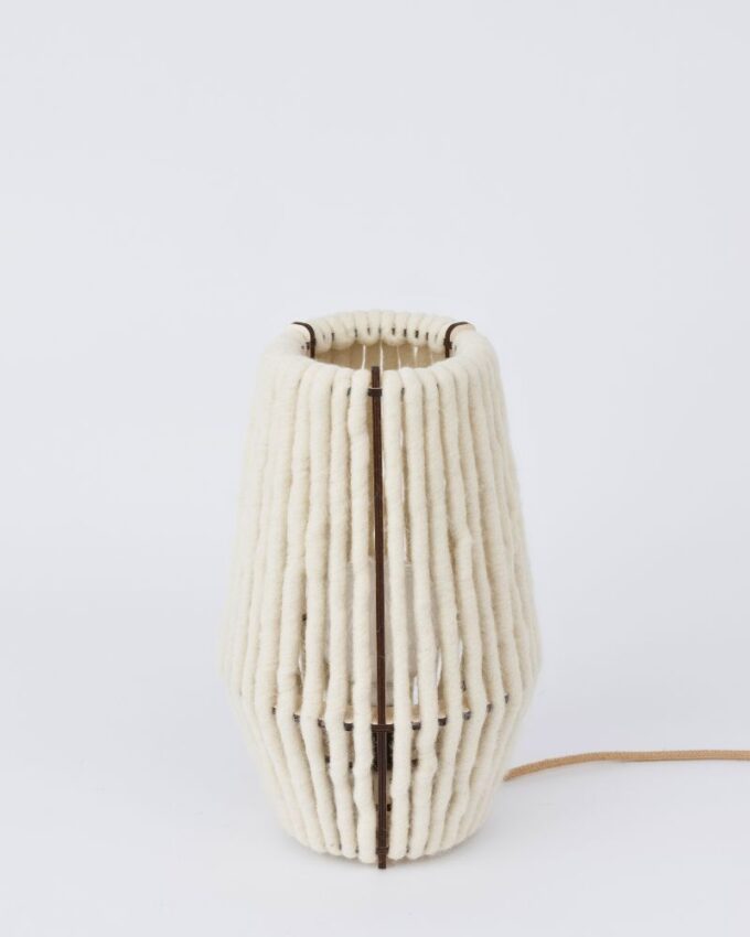 Lampen aus Wolle ALMUT_6020_Tischleuchte_Wolle_Konus_gross1