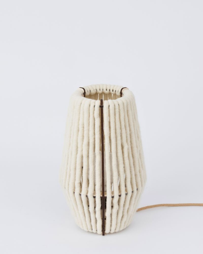 Lampen aus Wolle ALMUT_6020_Tischleuchte_Wolle_Konus_gross1