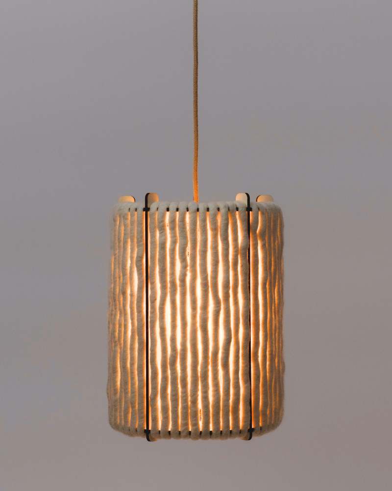 Haengelampe Pendelleuchte Zylinder 6020 aus gewalkter Wolle ALMUT von Wildheim